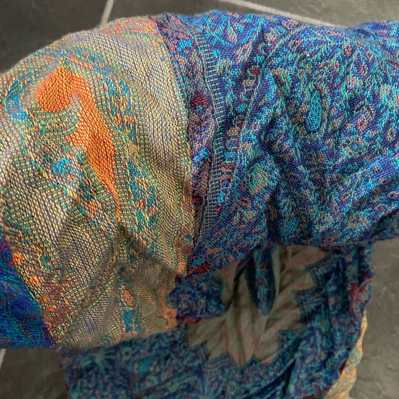 Collection Eighteen patterned circle scarf - Picture 5 of 8